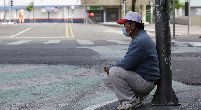 Ruas vazias na Liberdade, na região central de São Paulo, neste domingo (29)