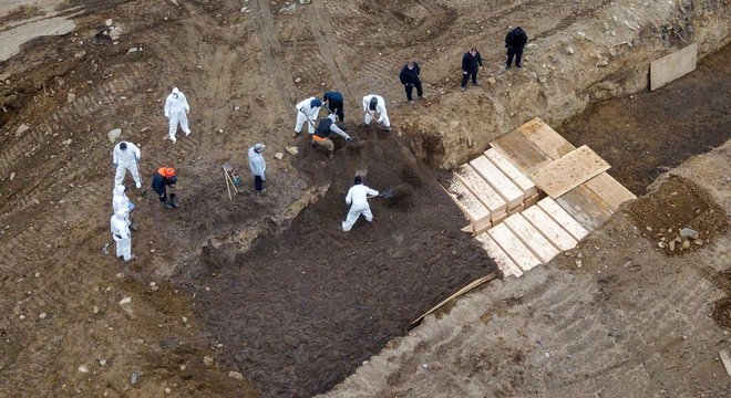 Hart Island é usada há mais de 100 anos para enterrar pessoas sem parentes próximos ou de famílias sem dinheiro para arcar com os custos