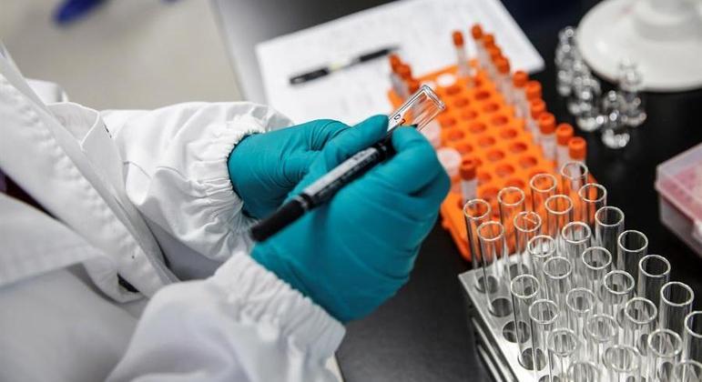 Testes da vacina da Novavax: farmacêutica vai participar de estudo que mistura imunizantes de diferentes fabricantes