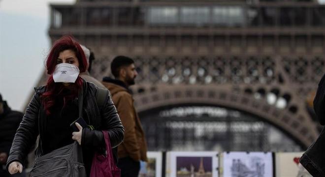 França veta eventos fechados devido casos de coronavírus