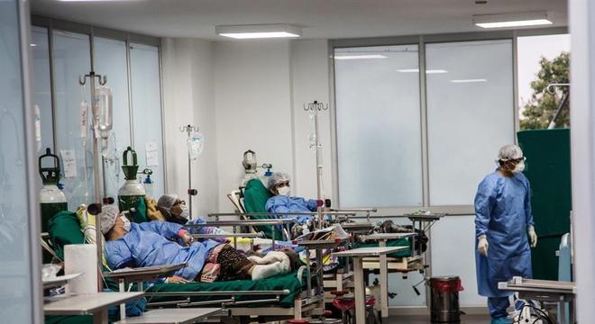 Hospital de campanha montado na Vila Panamericana de Lima, no Peru