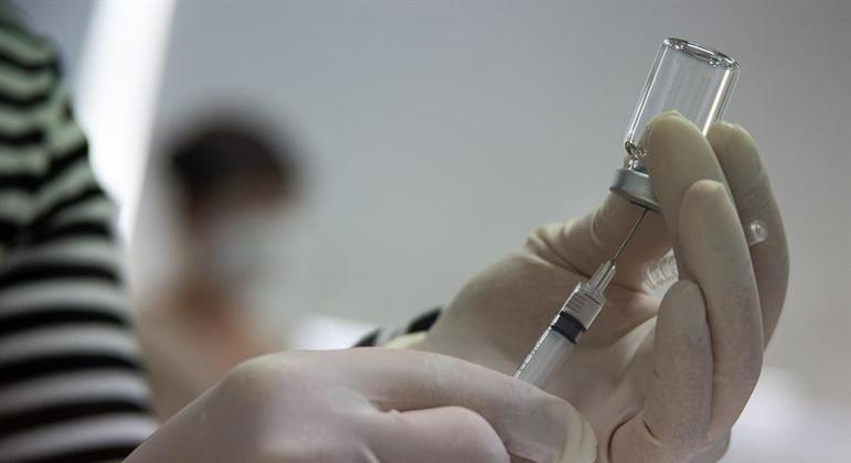 Vacinação contra covid-19. País tem novos 1.386 mortes pela doença
