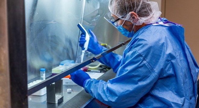 Cientistas trabalha para formular uma vacina para a covid-19