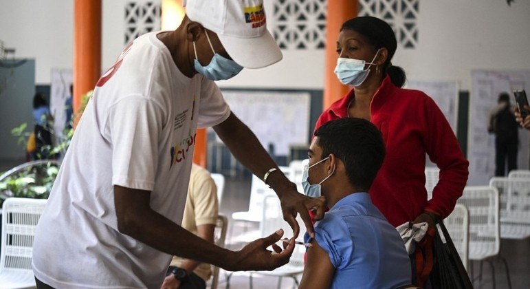 Vacinação de crianças e adolescentes preocupa pais na Venezuela
