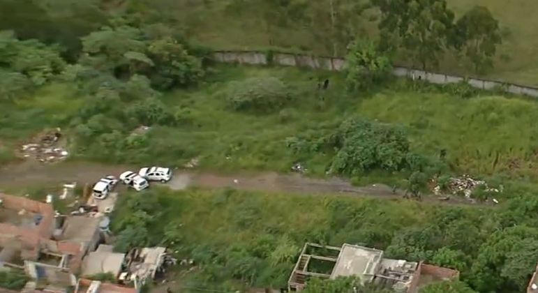Corpo enterrado é encontrado em área de mata na zona sul de São Paulo