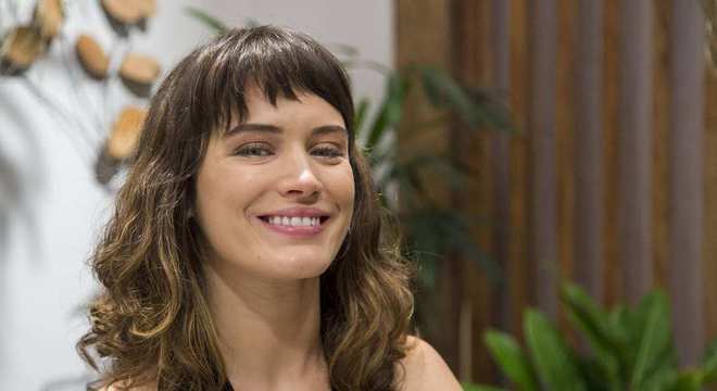 Cortar a franja: Faça sozinha e em casa