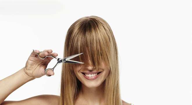 Cortar a franja: Faça sozinha e em casa