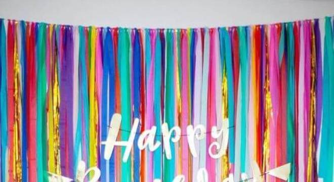 Cortina de papel crepom colorido 