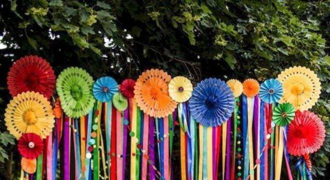 Cortina de papel crepom colorido