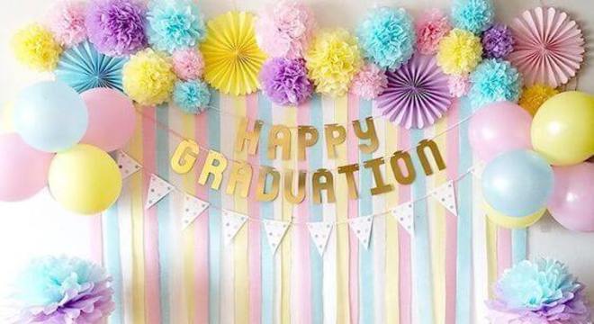 Cortina de papel crepom com cores pasteis