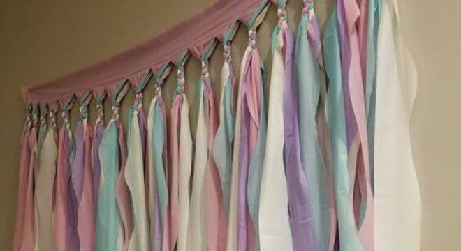 Cortina de papel crepom enrolado