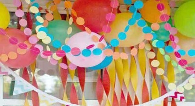 Cortina de papel crepom enrolado