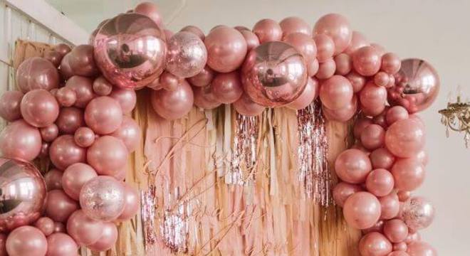 cortina de papel crepom rosa