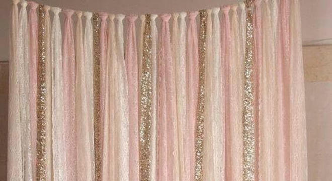 Cortina de papel crepom rosa e dourado 