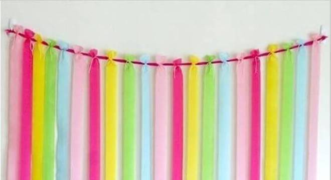 Cortina de papel crepom simples e linda