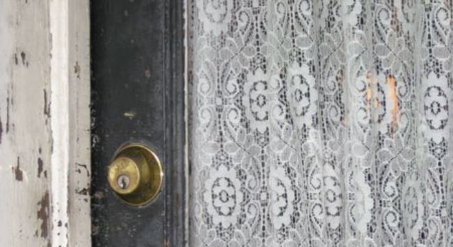 cortina de renda - porta com cortina de renda 