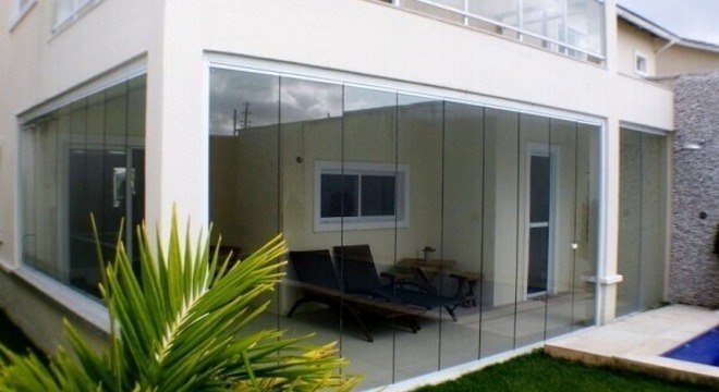 Cortina de vidro automatizada