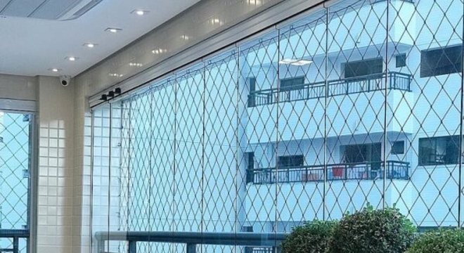 Cortina de vidro em sala