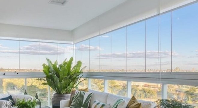 Cortina de vidro em sala de estar