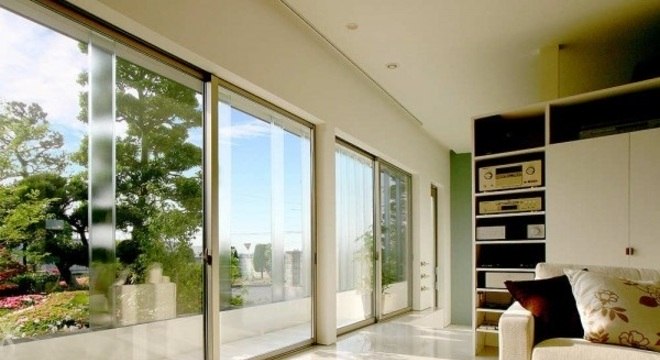 Cortina de vidro em sala oriental