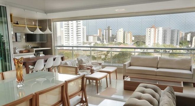 Cortina de vidro na sala de tv