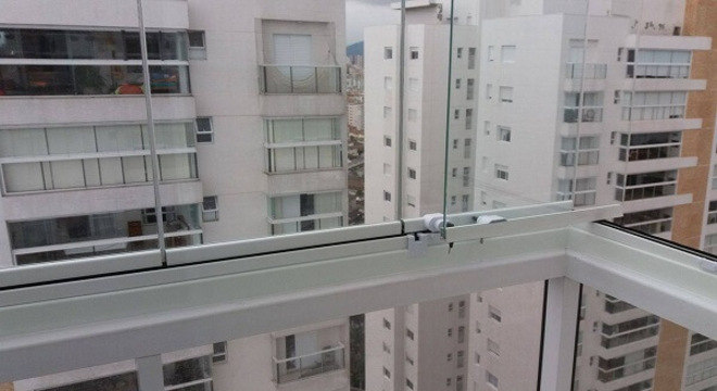 Cortina de vidro para fechamento de janelas