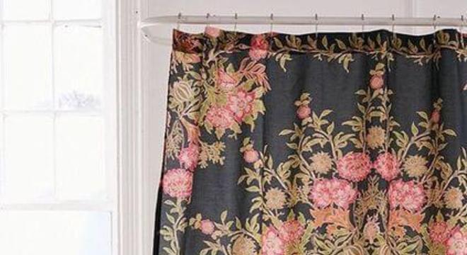 cortina para banheiro - cortina preta com flores 