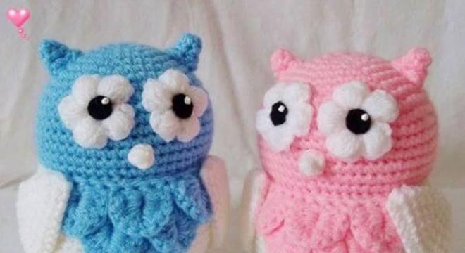 Corujas coloridas para peso de porta de crochê