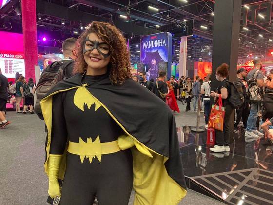 Outra heroína da DC que foi vista na CCXP é a Batgirl, que chamou a atenção dos fãs