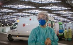 A médica Tassiana Sacchi Pitta Diaz, gerente médica do hospital de campanha montado no Pavilhão de Exposições do Anhembi, na zona norte de São Paulo, para atender pacientes infectados pelo novo coronavírus 
