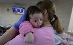 Bebê nasceu durante a guerra em maternidade improvisada em abrigo anti-bombardeio