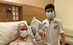 Bruno Covas posta foto em quarto de hospital ao lado do filho
