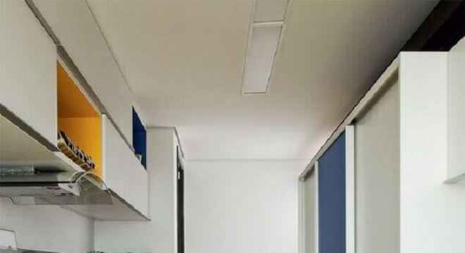 cozinha amarela e branca