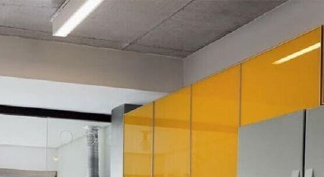 cozinha compacta amarela