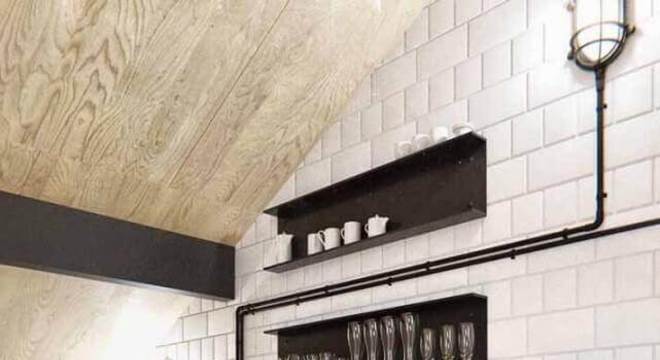 cozinha decorada com tonel decorativo vermelho 