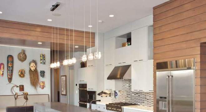 cozinha em conceito aberto com ilha de cimento queimado