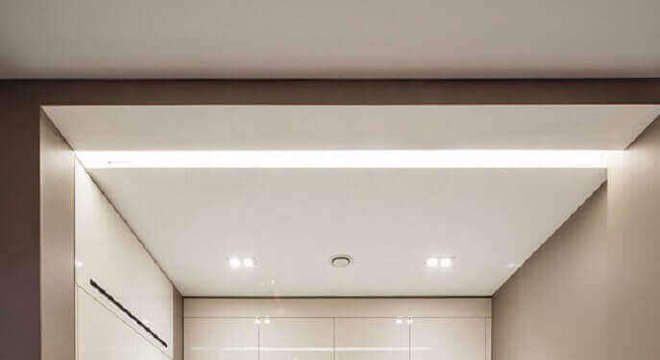 cozinha pequena com luz de led