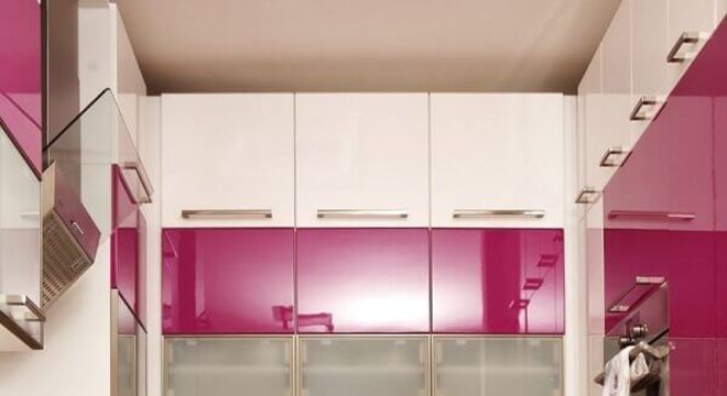 cozinha rosa choque pequena