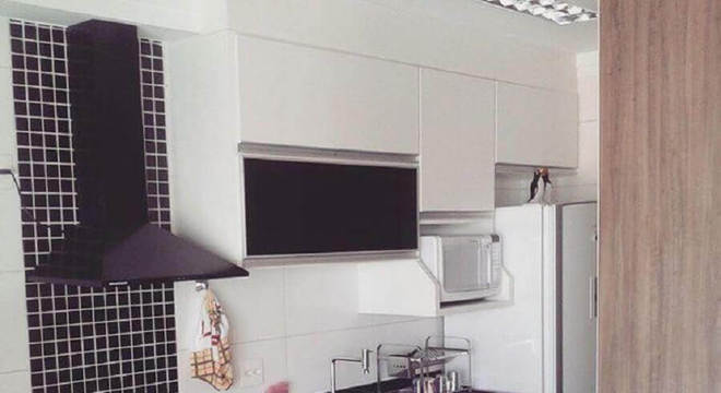 cozinha simples decorada com pastilha de vidro adesiva 