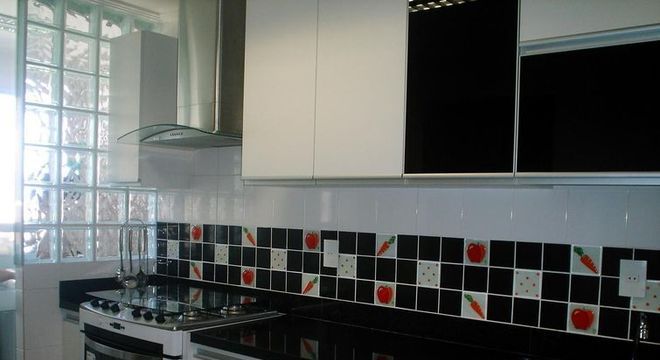 Cozinhas Pequenas decorada-com-azulejos-estampados