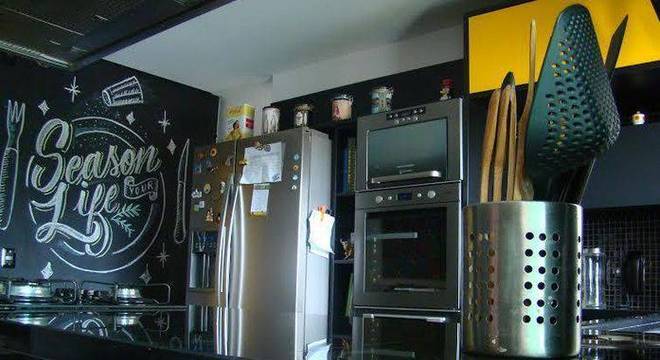 cozinhas pequenas decorada-com-detalhes-amarelos
