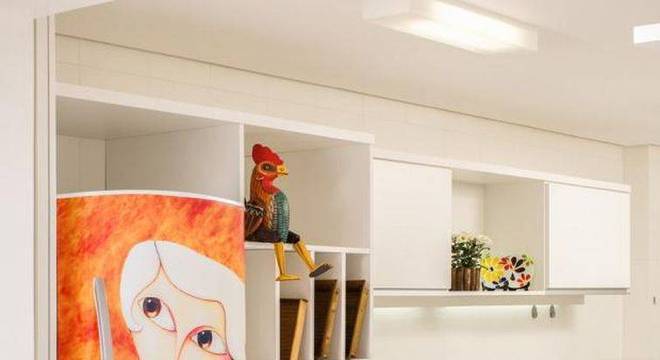 Cozinhas Pequenas decorada-com-geladeira-adesivada