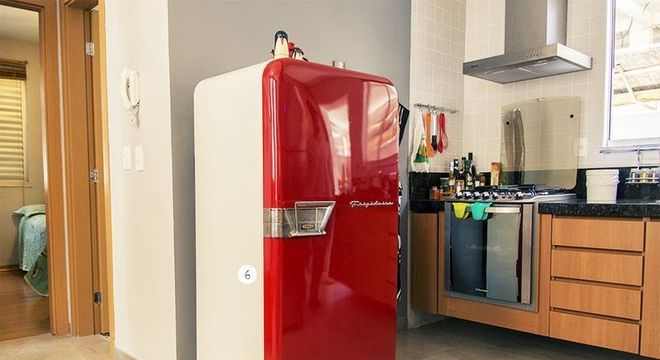 cozinhas pequenas decorada-com-geladeira-vintage