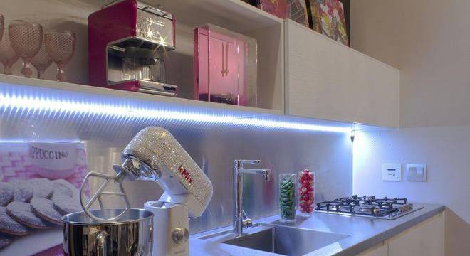 Cozinhas Pequenas decorada-com-led-azul