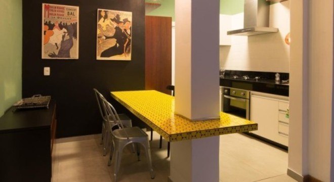 cozinhas pequenas mutabile com balcão amarelo