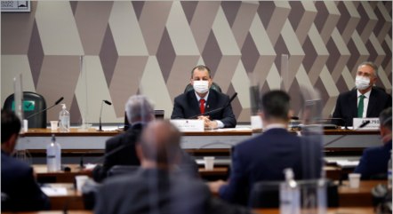 Senadores prticipam de reunião da CPI da Covid em junho