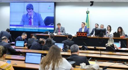 Base de Lula na CPI deve apresentar relatório paralelo ao de Salles
