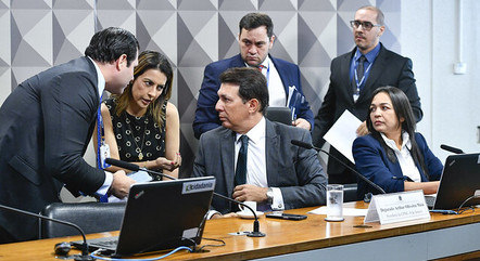 Documento da oposição isenta Jair Bolsonaro
