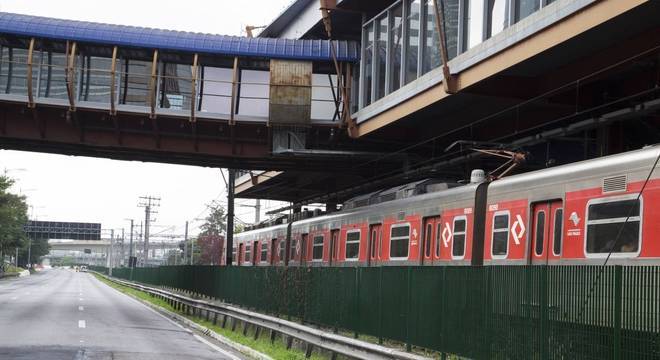 Linha 9-Esmeralda opera com velocidade reduzida após cedimento de viaduto