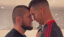 Cristiano Ronaldo faz tradicional encarada do MMA com Khabib. Veja